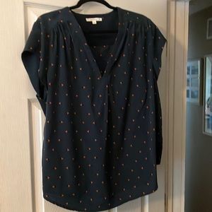 Fun2Fun V Neck, Curved Hem Blouse in Navy w Soft Orange Triangles